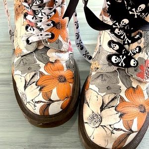 Super Cute Doc Martens 8 Eye Floral